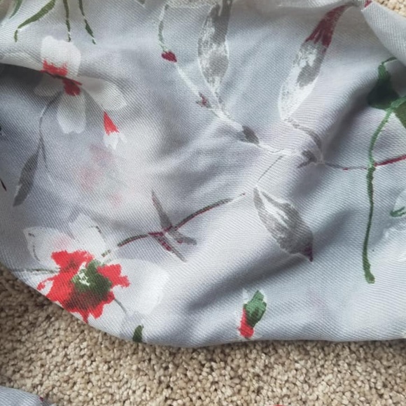 APT.9 scarf - Picture 3 of 3